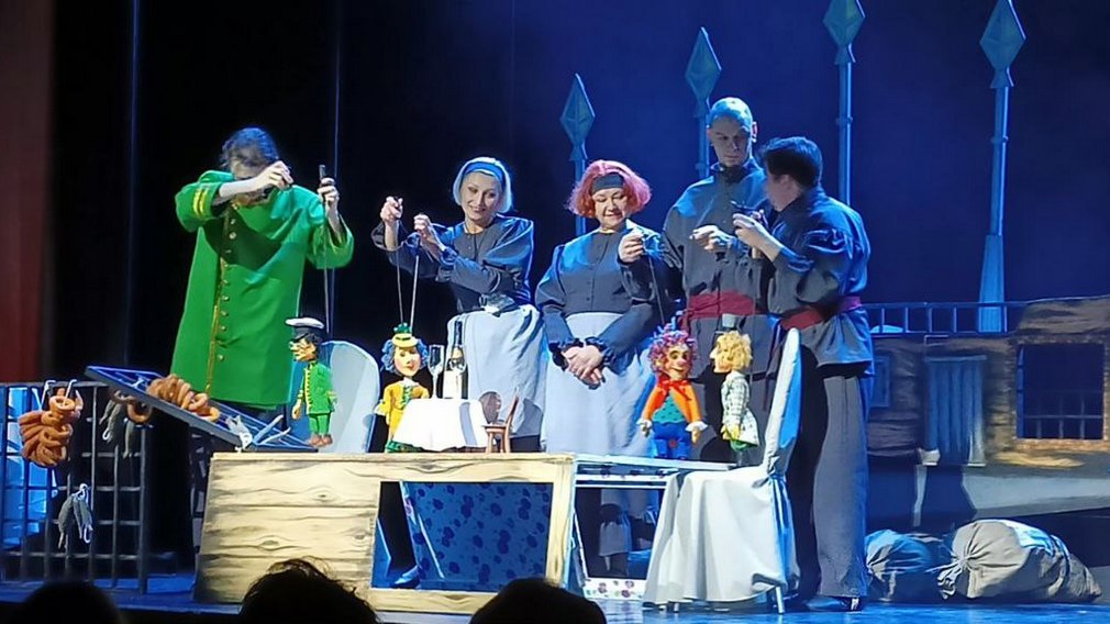 В Брянском областном театре кукол представили премьеру спектакля Бесприданница